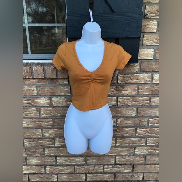 Tops - Cinch V Neck Crop Top Sz S